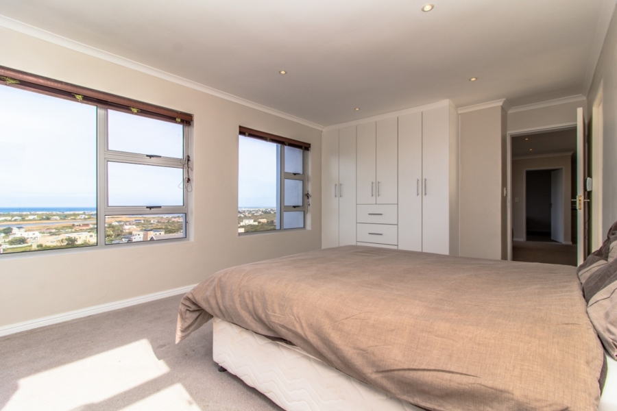 To Let 6 Bedroom Property for Rent in Bettys Bay Western Cape